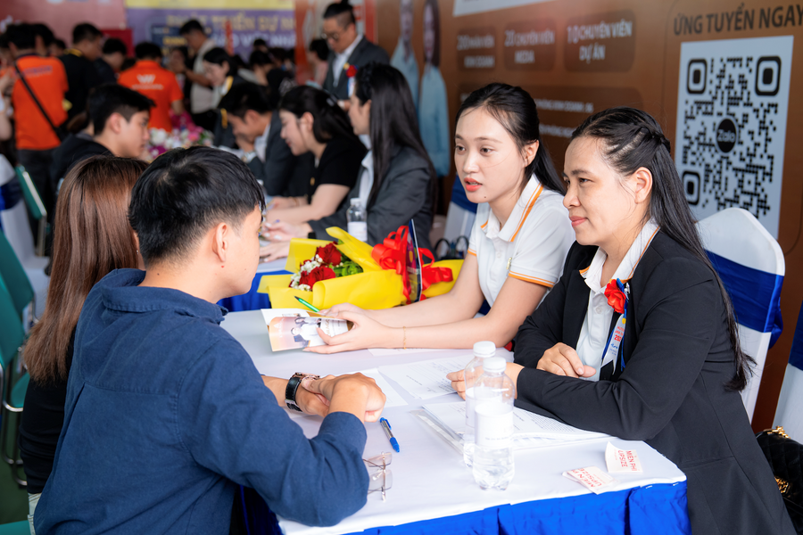 Sinh viên TP.HCM được tiếp cận gần 7.000 vị trí việc làm ngay tại trường