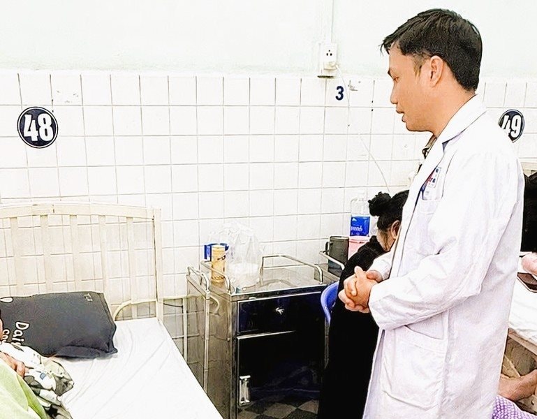 Cấp cứu vì Trứng Rồng kẹt trong hậu môn trực tràng