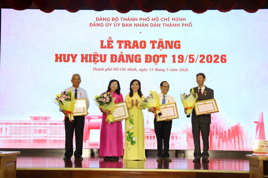 Đảng ủy UBND TP.HCM: Đưa những điều học tập từ Bác thành hành động