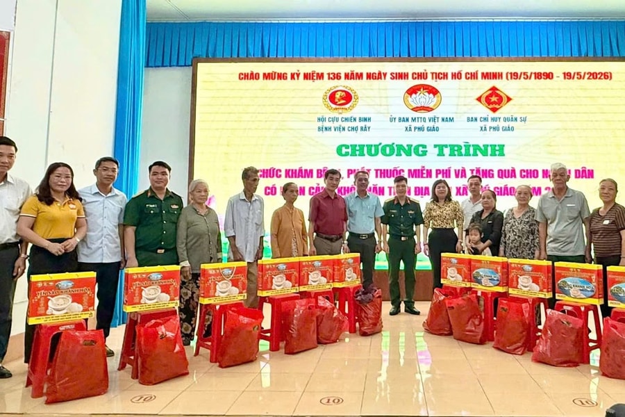 Khám bệnh, tặng quà cho 200 hộ dân khó khăn tại Phú Giáo