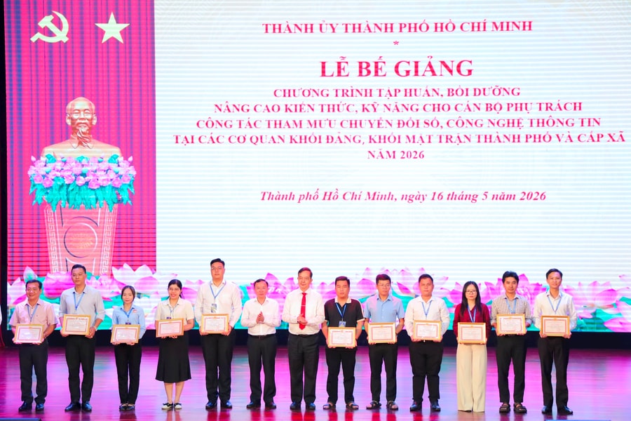 Gần 700 cán bộ TP.HCM hoàn thành khóa đào tạo chuyển đổi số