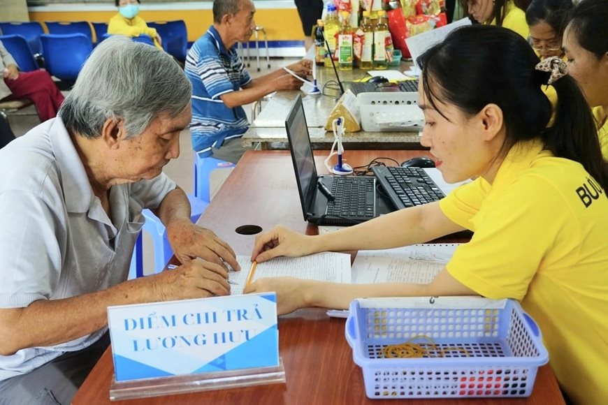 Tăng 8% lương hưu, trợ cấp từ 1/7, đảm bảo mức tối thiểu 3,8 triệu đồng