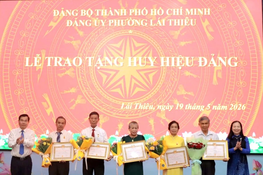 Phường Lái Thiêu tuyên dương điển hình học tập và làm theo gương Bác