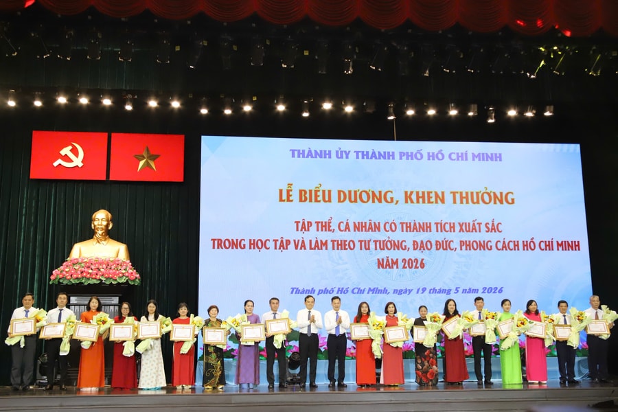 TP.HCM biểu dương, khen thưởng tập thể, cá nhân học tập và làm theo Bác Hồ