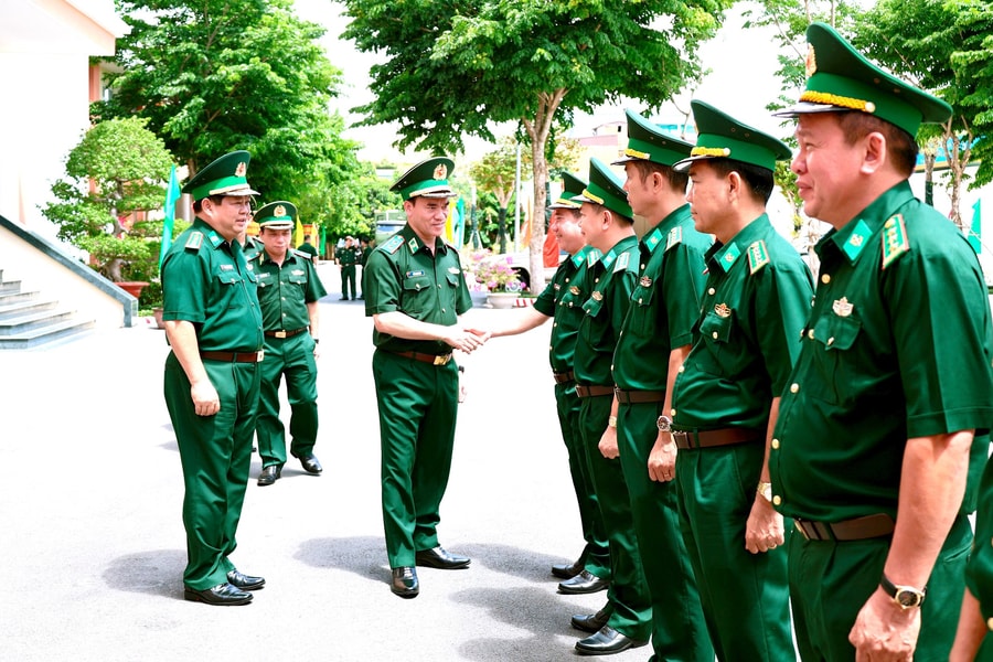 Quyết tâm bảo vệ vững chắc chủ quyền lãnh thổ, an ninh biên giới quốc gia