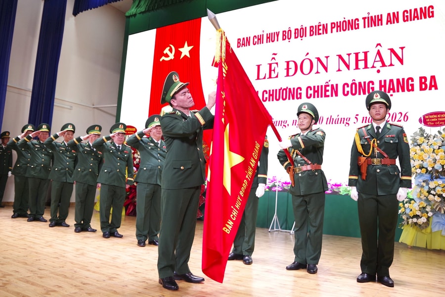 Bộ đội Biên phòng tỉnh An Giang vinh dự đón nhận Huân chương Chiến công hạng Ba