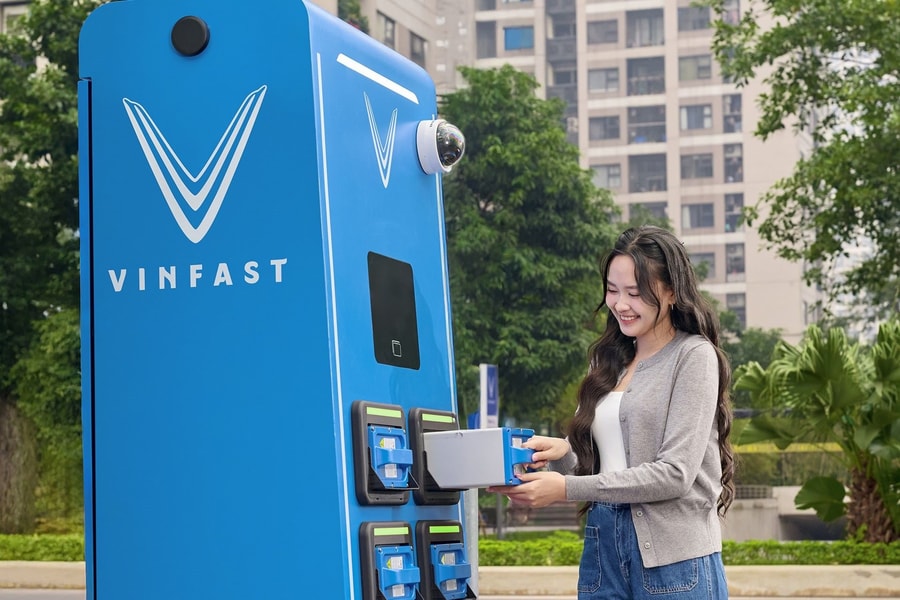 V-Green hợp tác VNPT phát triển mạng lưới trạm sạc và tủ đổi pin xe điện trên toàn quốc