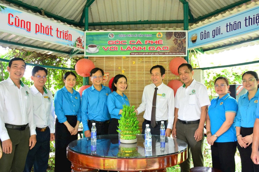Bệnh viện Lê Văn Thịnh ra mắt “Góc café cùng lãnh đạo”, tổ chức “Bữa cơm Công đoàn” chăm lo người lao động