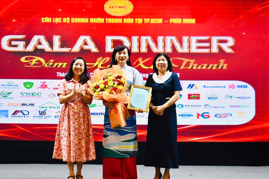Xúc động chương trình trao tặng đỡ đầu đến 20 trẻ mồ côi đến tuổi trưởng thành