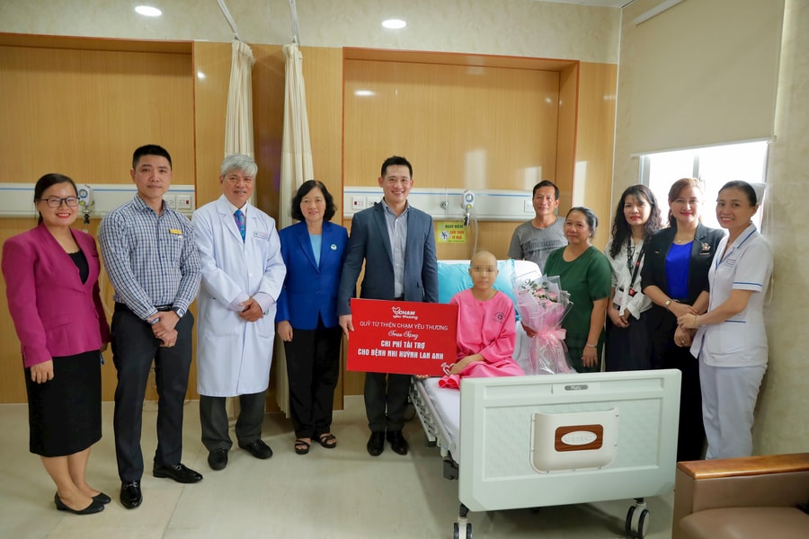 Trao hỗ trợ gần 300 triệu đồng cho bệnh nhi ung thư xương