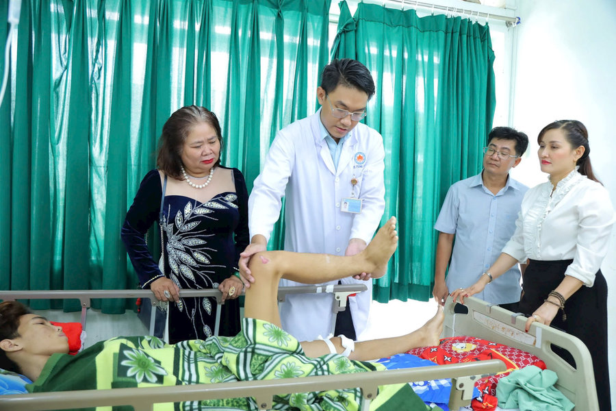 Bệnh viện Phục hồi chức năng - Điều trị bệnh nghề nghiệp TP.HCM hỗ trợ điều trị miễn phí cho nam sinh đa chấn thương