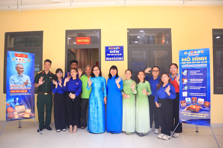 Phường Hạnh Thông ra mắt “Điểm Bình dân học vụ số”, phát động thi đua bảo vệ môi trường