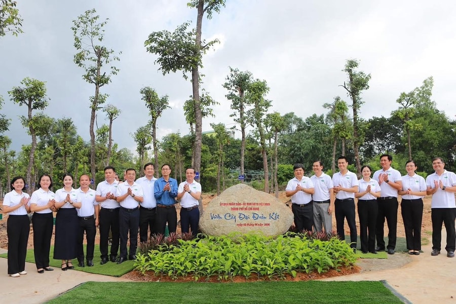 Lễ ra mắt công trình “Vườn cây Đại đoàn kết” tại phường Bình Dương