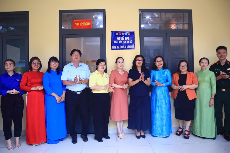 Phường Hạnh Thông ra mắt “Điểm Bình dân học vụ số”, phát động thi đua bảo vệ môi trường