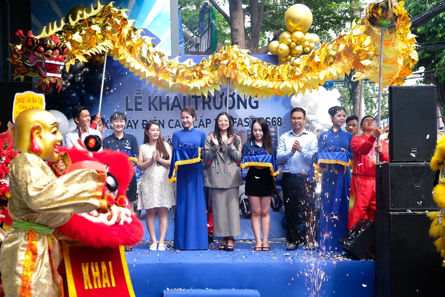 VinFast đồng loạt khai trương 66 đại lý xe máy điện, giới thiệu mô hình showroom xe điện cao cấp EV-Zone