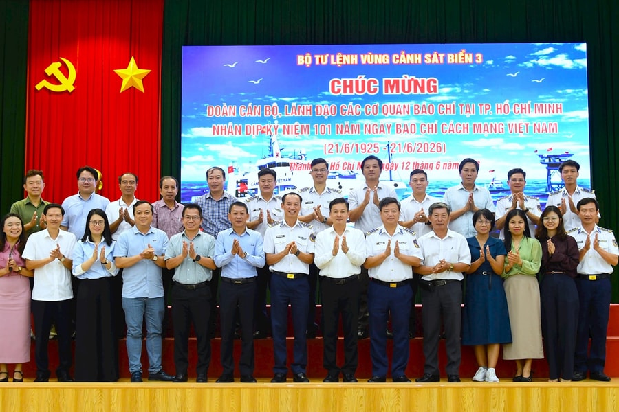 Các cơ quan báo chí tham quan, tìm hiểu thực tế các đơn vị quân đội