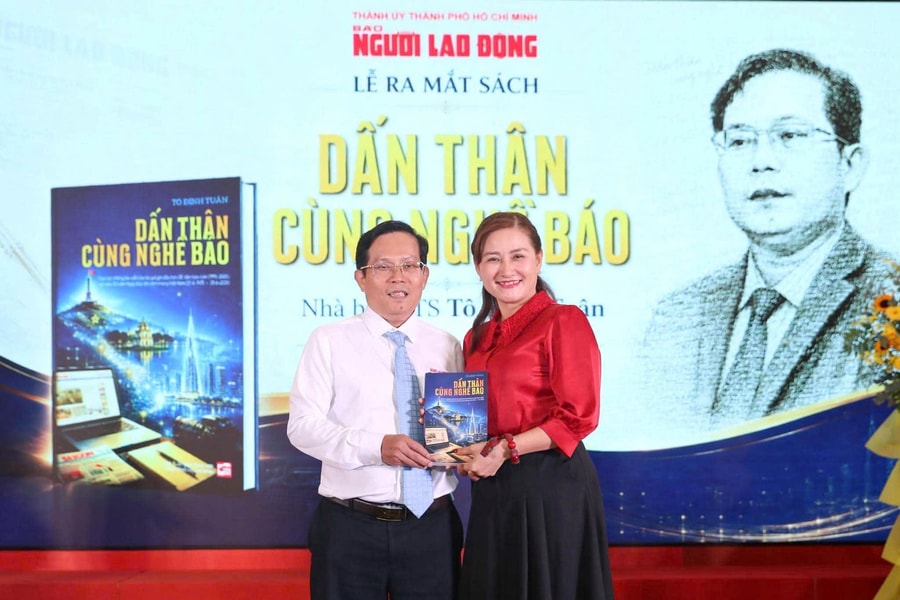 Ra mắt sách "Dấn thân cùng nghề báo": Hành trình hơn 30 năm trăn trở với nghề