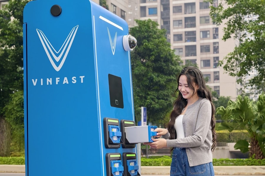 V-Green hợp tác EVNHANOI triển khai 10.000 tủ đổi pin xe máy điện